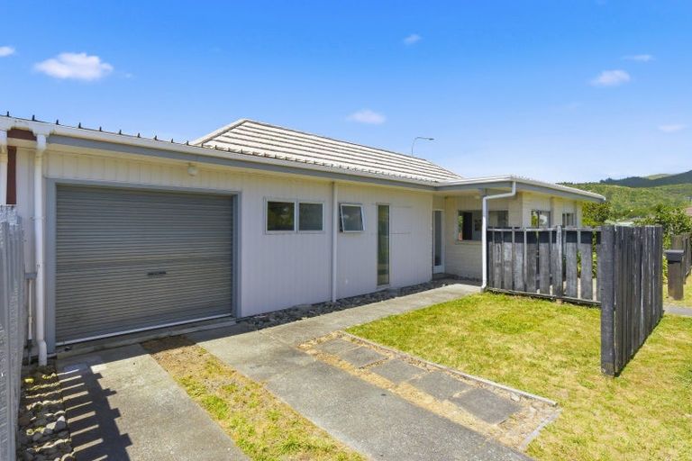 Photo of property in 2 Cypress Grove, Paraparaumu, 5032