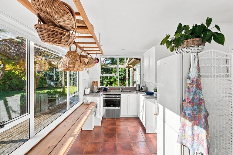 Photo of property in 29 Donnelly Street, Oakura, 4314