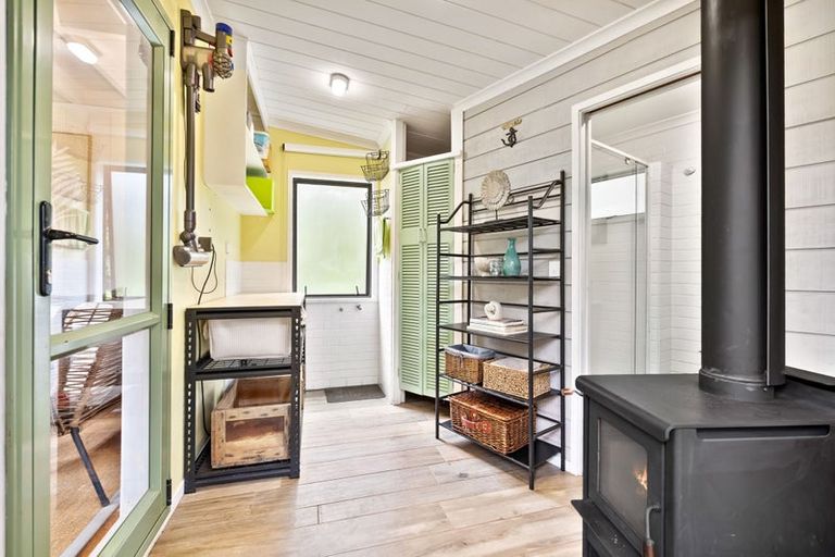 Photo of property in 1042 Ngunguru Road, Kiripaka, Whangarei, 0173