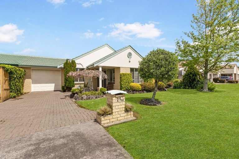 Photo of property in 25 Fernbrook Close, Burswood, Auckland, 2013