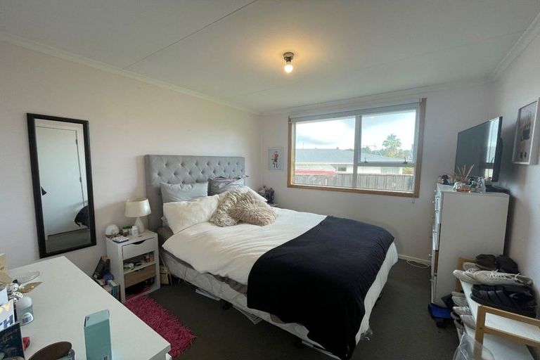 Photo of property in 42 Cumberland Street, Merrilands, New Plymouth, 4312
