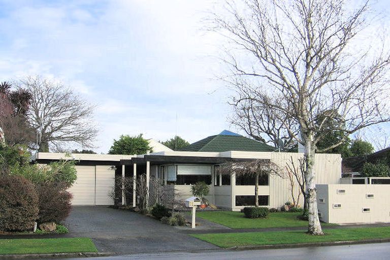 Photo of property in 11 Chilton Grove, Hokowhitu, Palmerston North, 4410