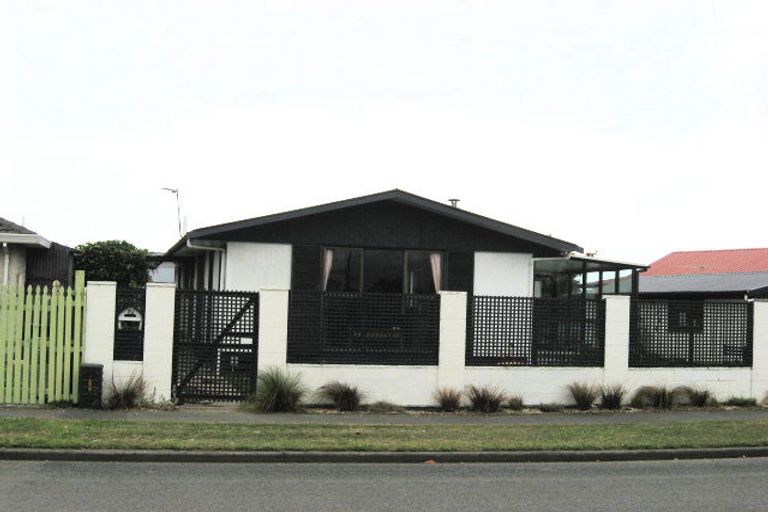 Photo of property in 76 Bayswater Crescent, Bromley, Christchurch, 8062