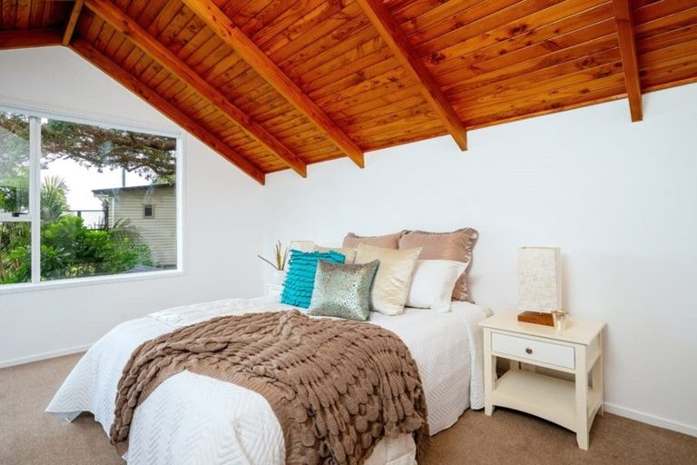 Photo of property in 31 Ocean View Road, Hatfields Beach, Orewa, 0931