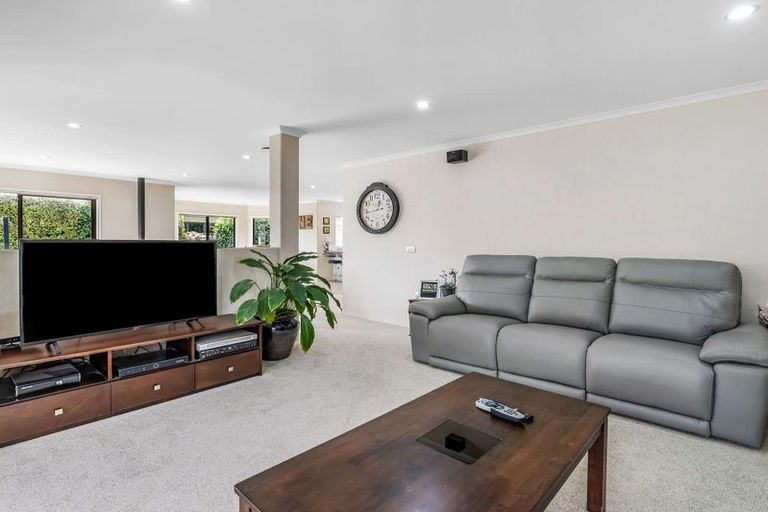 Photo of property in 9 Barry Curtis Place, Levin, 5510