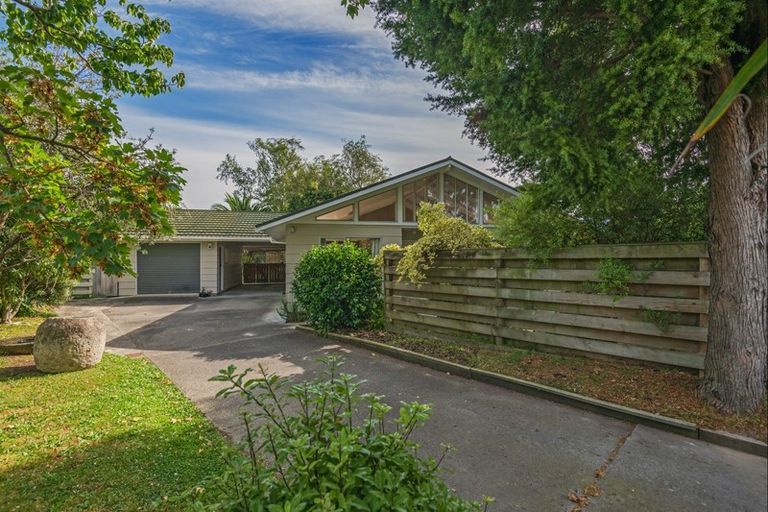 Photo of property in 16 Antrim Place, Hokowhitu, Palmerston North, 4410