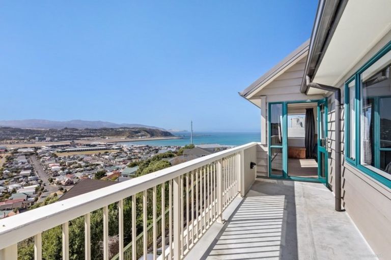 Photo of property in 42 Lerwick Terrace, Melrose, Wellington, 6023