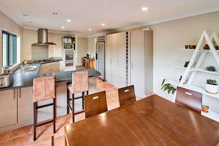 Photo of property in 3 Koukou Place, Normandale, Lower Hutt, 5010