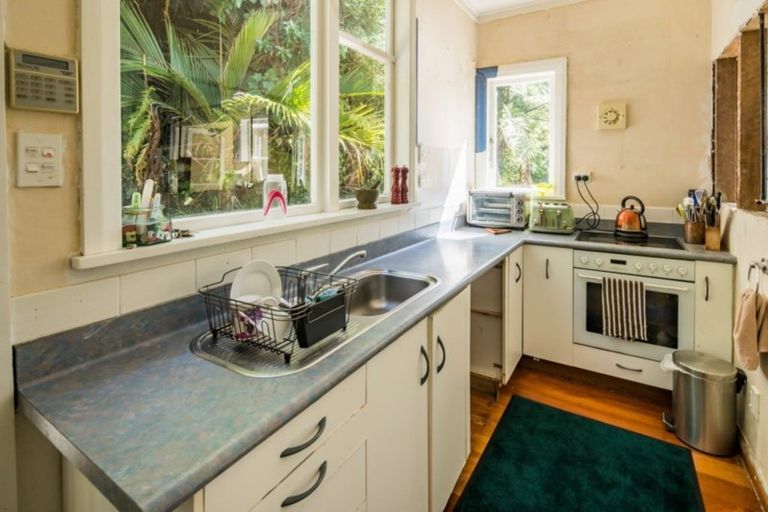 Photo of property in 20 Miromiro Road, Normandale, Lower Hutt, 5010
