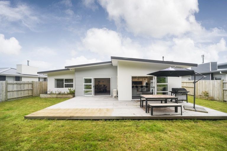 Photo of property in 13 Freedom Drive, Kelvin Grove, Palmerston North, 4414