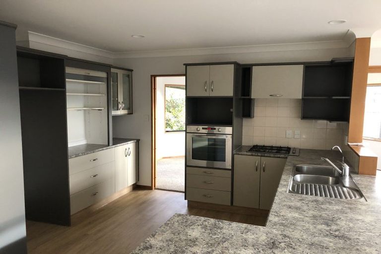 Photo of property in 18 Ruapehu Drive, Fitzherbert, Palmerston North, 4410