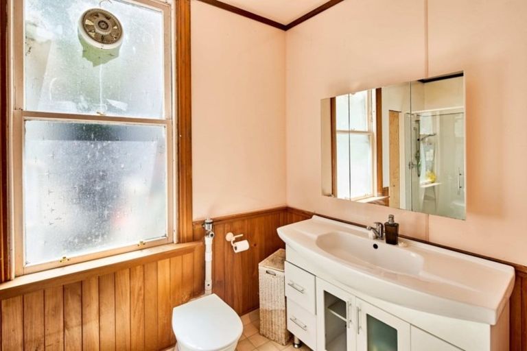 Photo of property in 8 Pitarua Street, Thorndon, Wellington, 6011