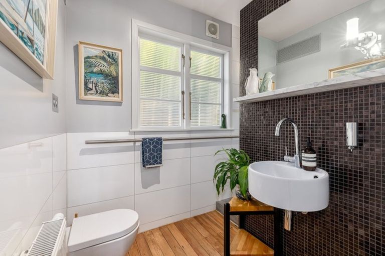 Photo of property in 114 Duncan Terrace, Kilbirnie, Wellington, 6022
