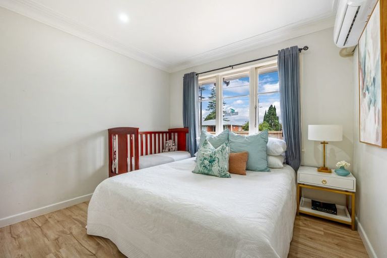 Photo of property in 10 Beaubank Road, Kelston, Auckland, 0602