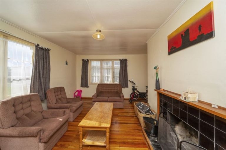 Photo of property in 53 Fairfield Road, Hawera, 4610