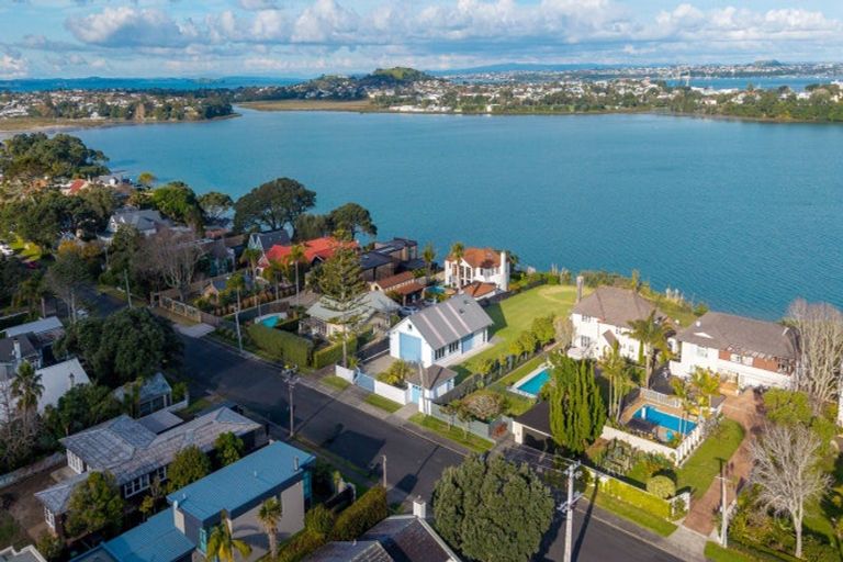 Photo of property in 9 Norwood Road, Bayswater, Auckland, 0622