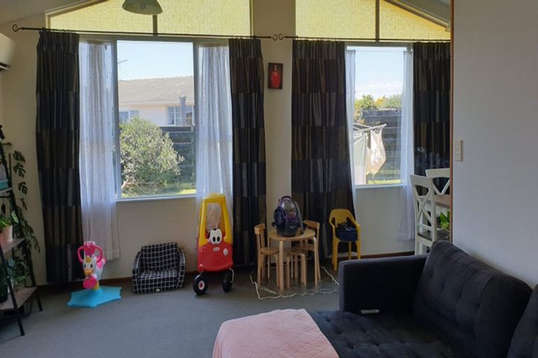 Photo of property in 16 Villa Place, Bell Block, New Plymouth, 4312