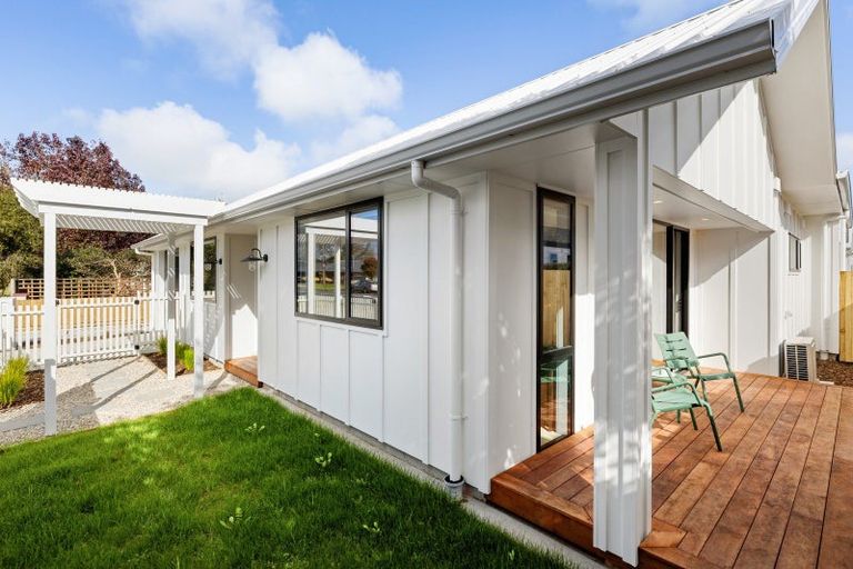 Photo of property in 247 Shakespeare Street, Leamington, Cambridge, 3432
