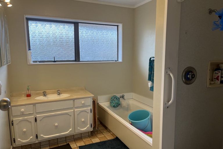 Photo of property in 6 Caulfield Place, Awapuni, Palmerston North, 4412