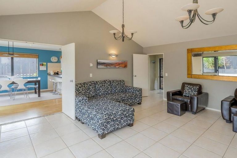 Photo of property in 46 Campion Road, Waikanae Beach, Waikanae, 5036