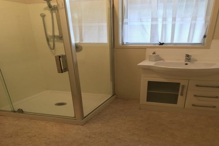 Photo of property in 32 Blanche Way, Half Moon Bay, Auckland, 2012