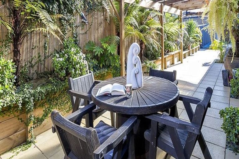 Photo of property in 2 Gardenia Grove, Half Moon Bay, Auckland, 2012