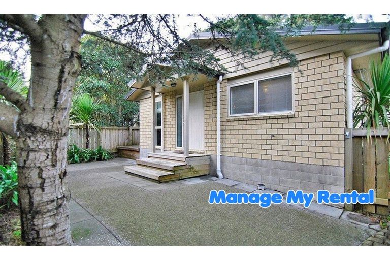 Photo of property in 50b Newlands Road, Newlands, Wellington, 6037