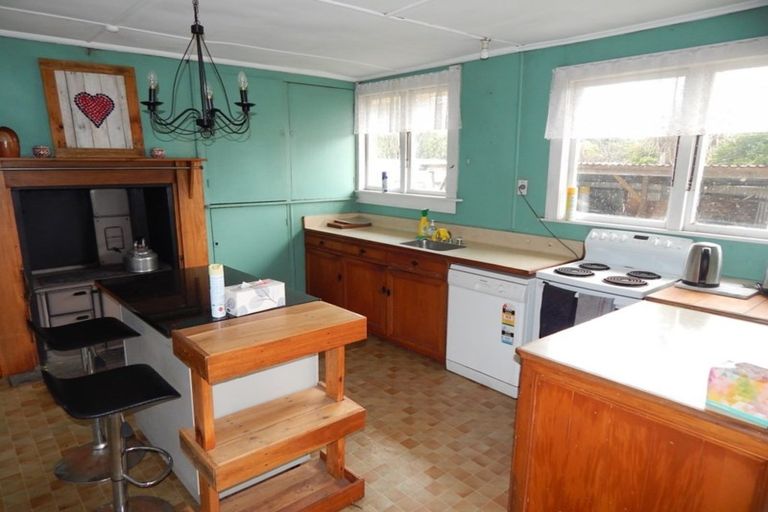 Photo of property in 1 Curtis Street, Hector, 7822