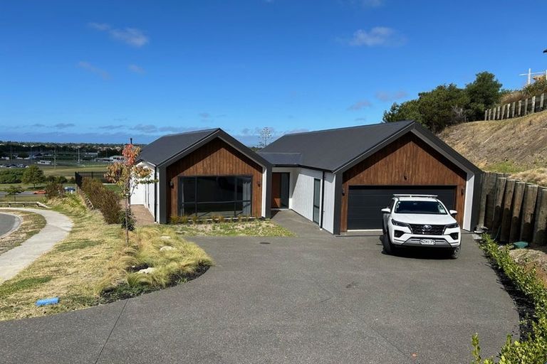 Photo of property in 75 Oak Road, Poraiti, Napier, 4112