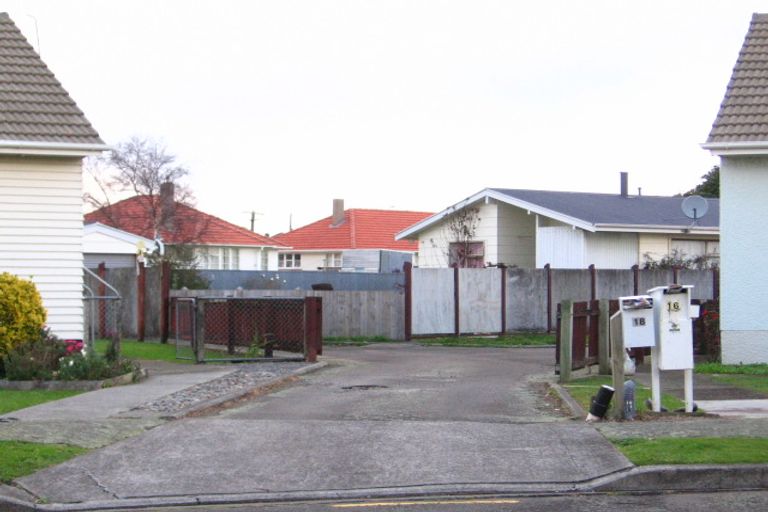 Photo of property in 18 Belfast Place, Roslyn, Palmerston North, 4414