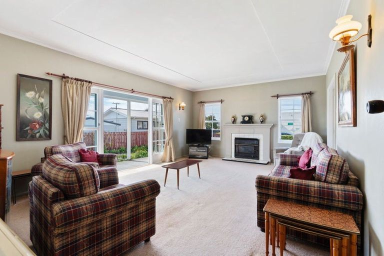 Photo of property in 16 Hogg Crescent, Masterton, 5810