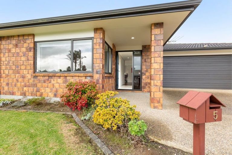 Photo of property in 5 Puketi Lane, Waiuku, 2123