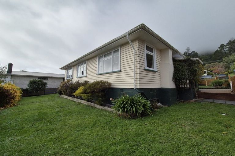 Photo of property in 14 Lincoln Street, Picton, 7220