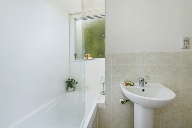 Photo of property in 8b Montgomery Crescent, Clouston Park, Upper Hutt, 5018