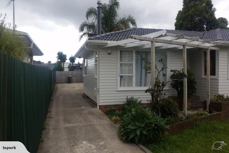 Photo of property in 76 Edgewater Drive, Pakuranga, Auckland, 2010