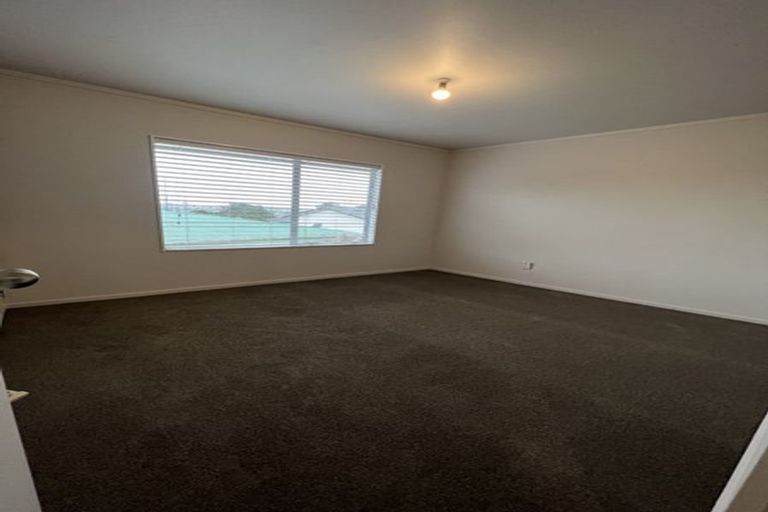 Photo of property in 38 Lilburn Crescent, Massey, Auckland, 0614