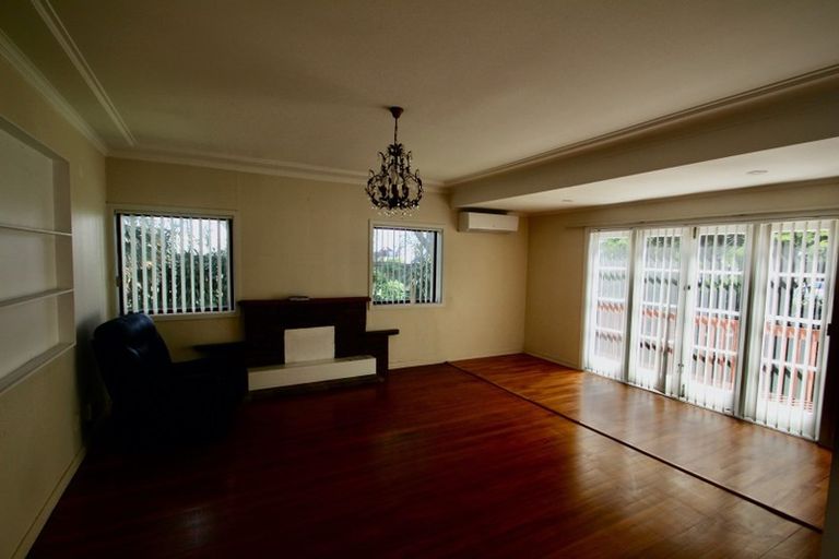 Photo of property in 28 Binsted Road, New Lynn, Auckland, 0600