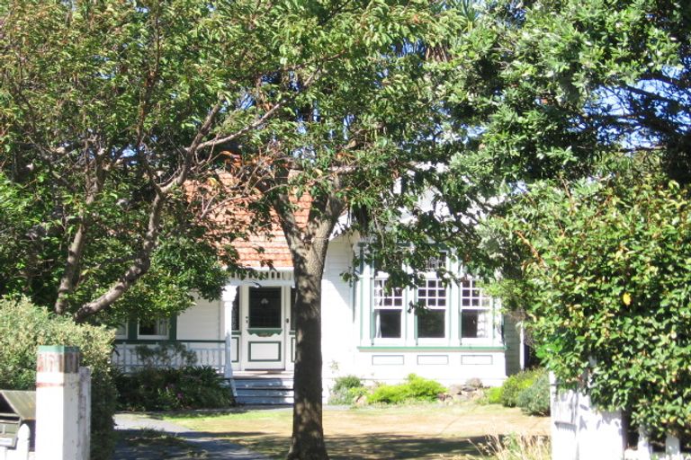 Photo of property in 91 Eden Street, Island Bay, Wellington, 6023