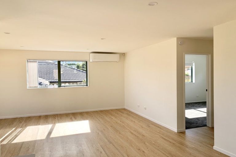 Photo of property in 11 San Ambrosio Rise, Henderson, Auckland, 0612