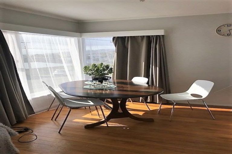 Photo of property in 29 Bancroft Terrace, Newlands, Wellington, 6037