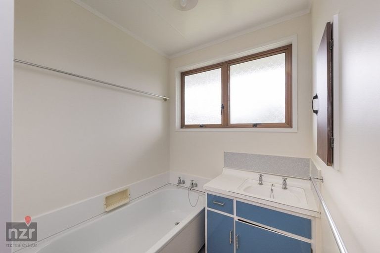 Photo of property in 2/82 John F Kennedy Drive, Milson, Palmerston North, 4414