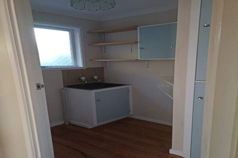 Photo of property in 15 Pohutukawa Avenue, Red Beach, 0932