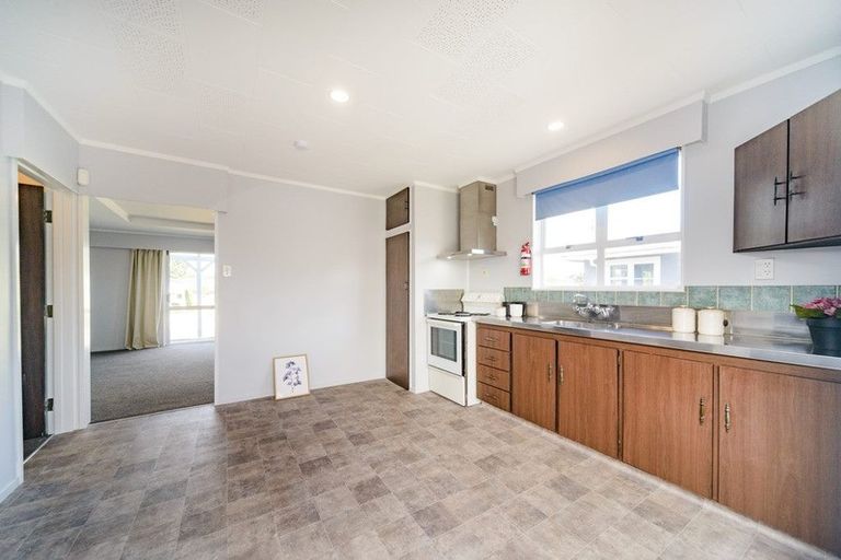 Photo of property in 27 Galway Avenue, Hokowhitu, Palmerston North, 4410