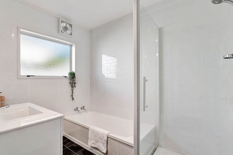 Photo of property in 6 Renown Place, Spotswood, New Plymouth, 4310