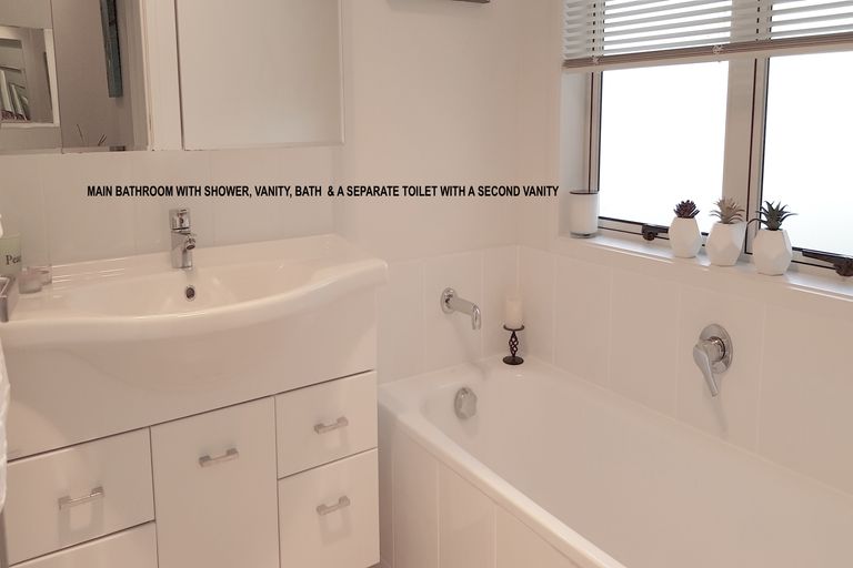 Photo of property in 215d Schnapper Rock Road, Schnapper Rock, Auckland, 0632