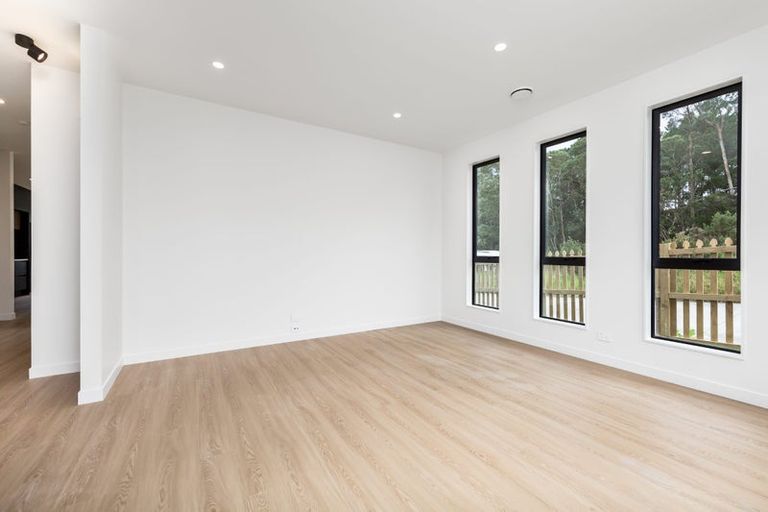 Photo of property in 5 Endurance Rise, Orewa, 0931