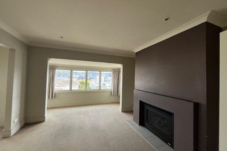 Photo of property in 10 Hawker Street, Mount Victoria, Wellington, 6011