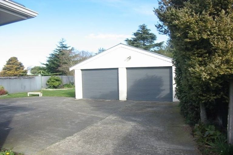 Photo of property in 5 Fairmile Place, Russley, Christchurch, 8042
