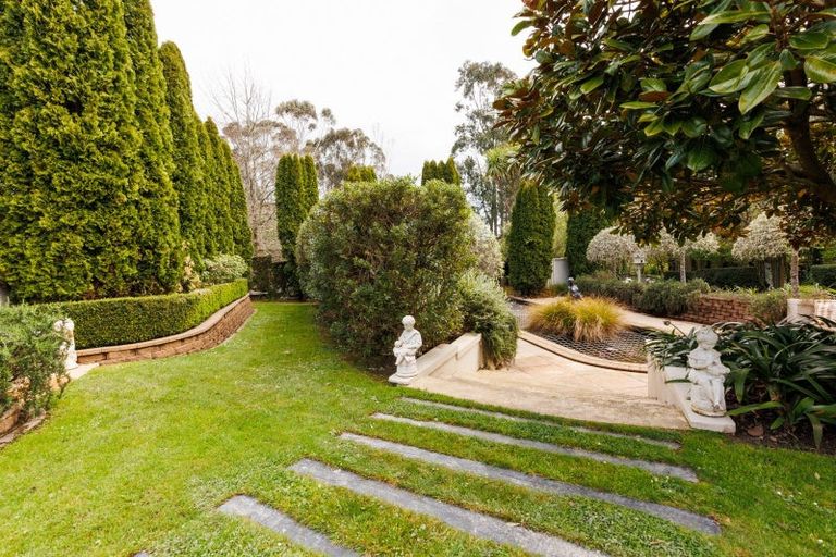 Photo of property in 5 Waicola Drive, Fitzherbert, Palmerston North, 4471