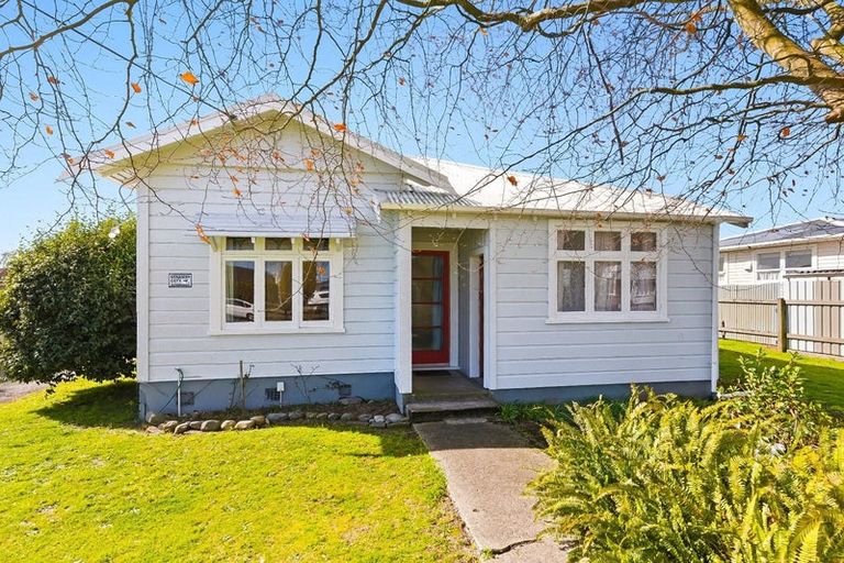 Photo of property in 106 Queen Street West, Levin, 5510